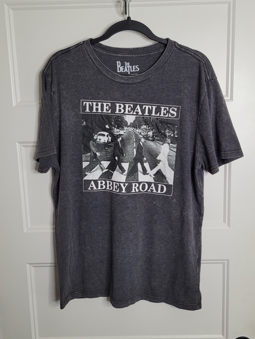The Beatles' iconic Abbey Road album cover Tshirt Size M